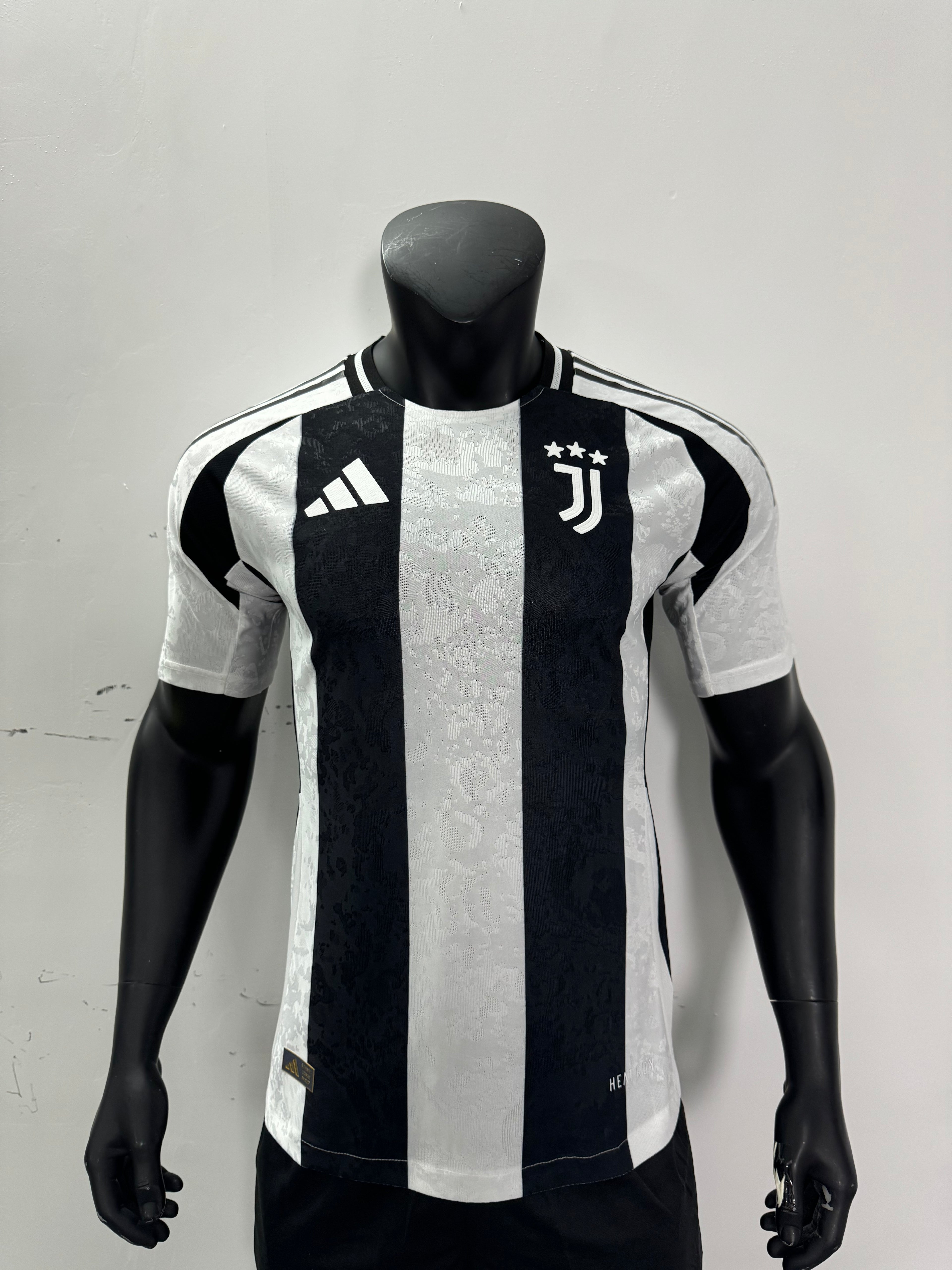 24/25 Juventus Home Kit