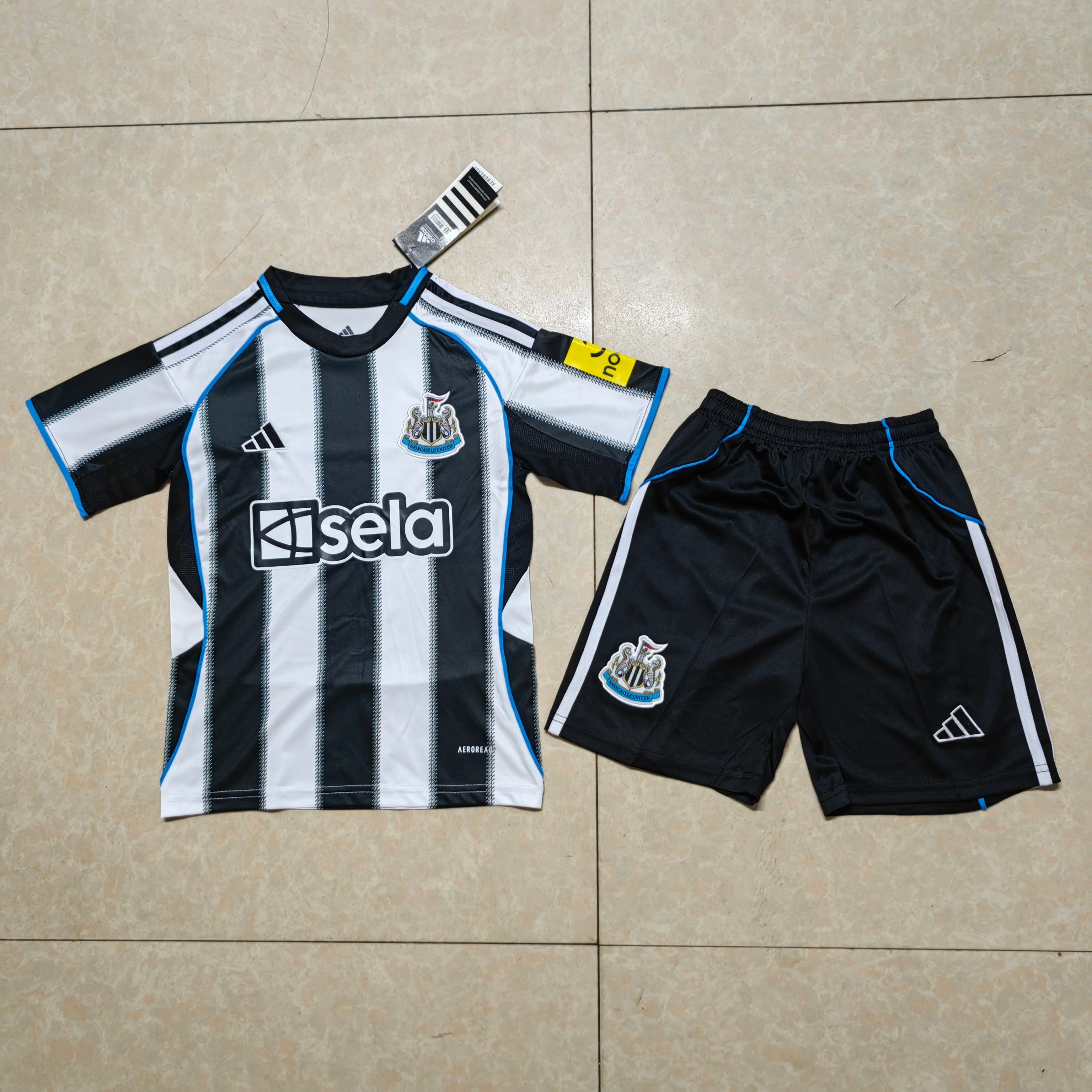 25/26 Newcastle Kids Home Kit