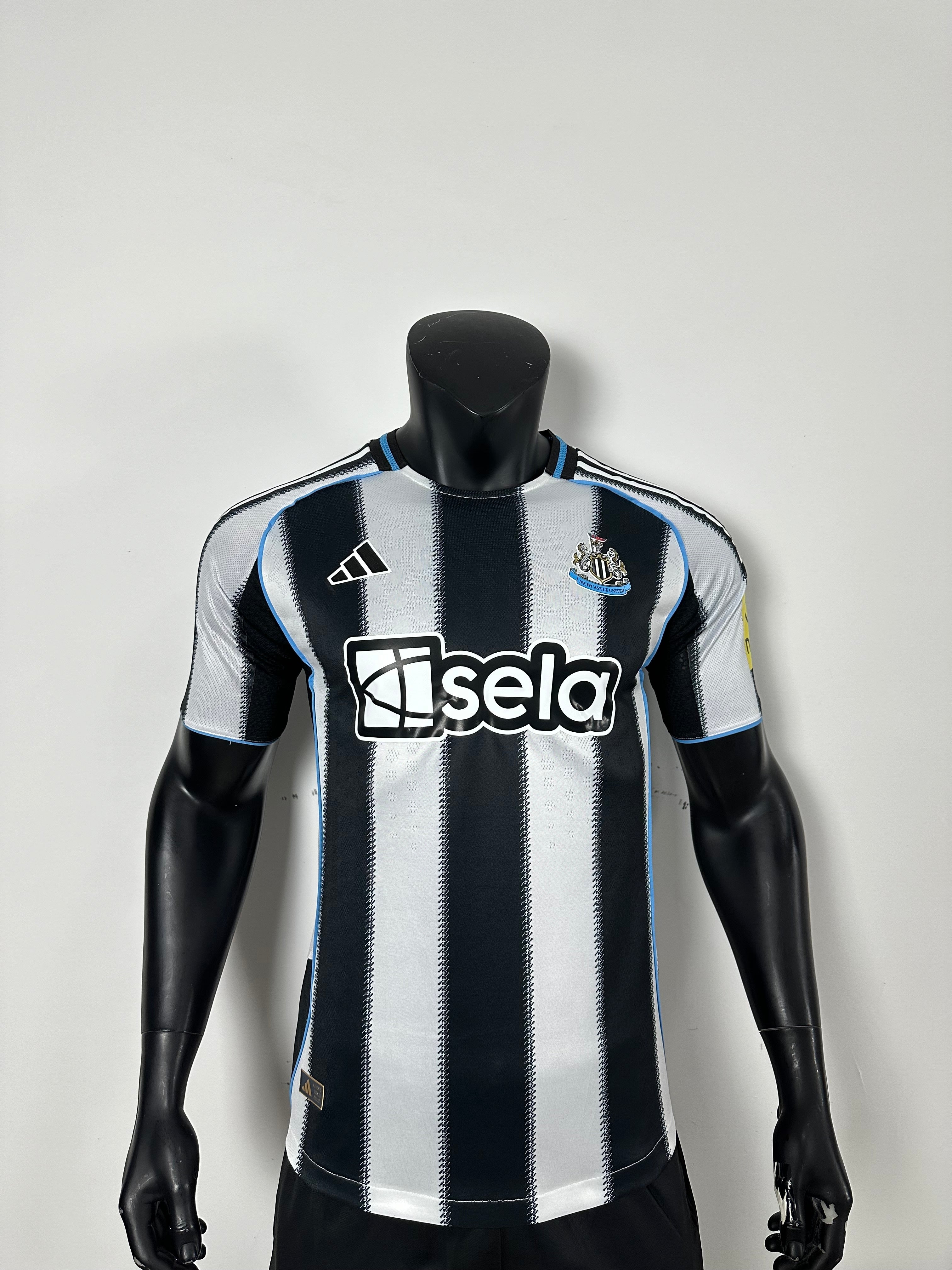 25/26 Newcastle Home Kit
